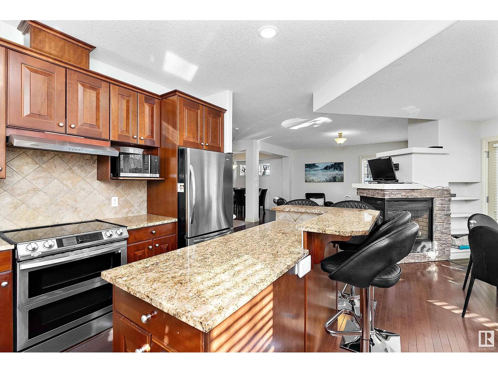 Edmonton, AB T6R0H5,3411 MACNEIL LINK LI NW