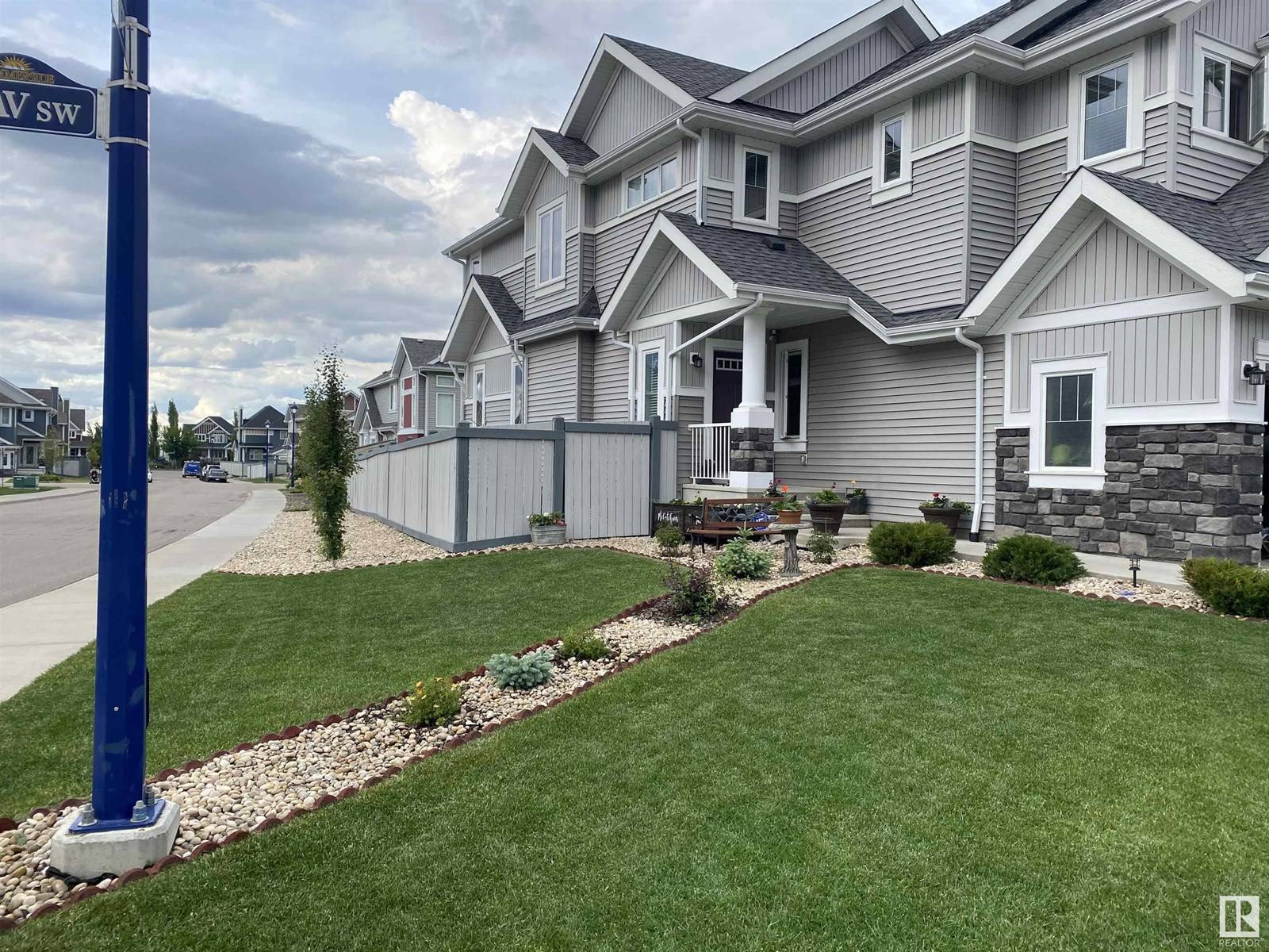 Edmonton, AB T6X1V9,7732 19 AV SW