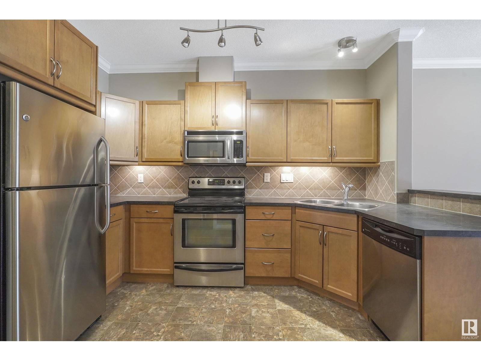 Edmonton, AB T6E0B9,#120 10121 80 AV NW
