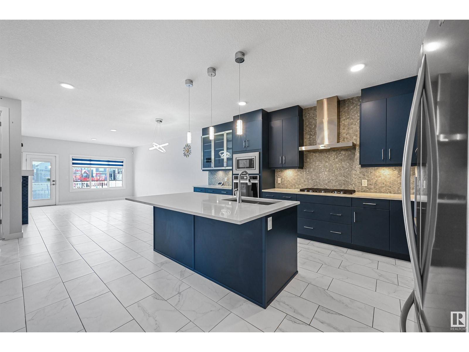 Edmonton, AB T6W4R2,3116 167 ST SW
