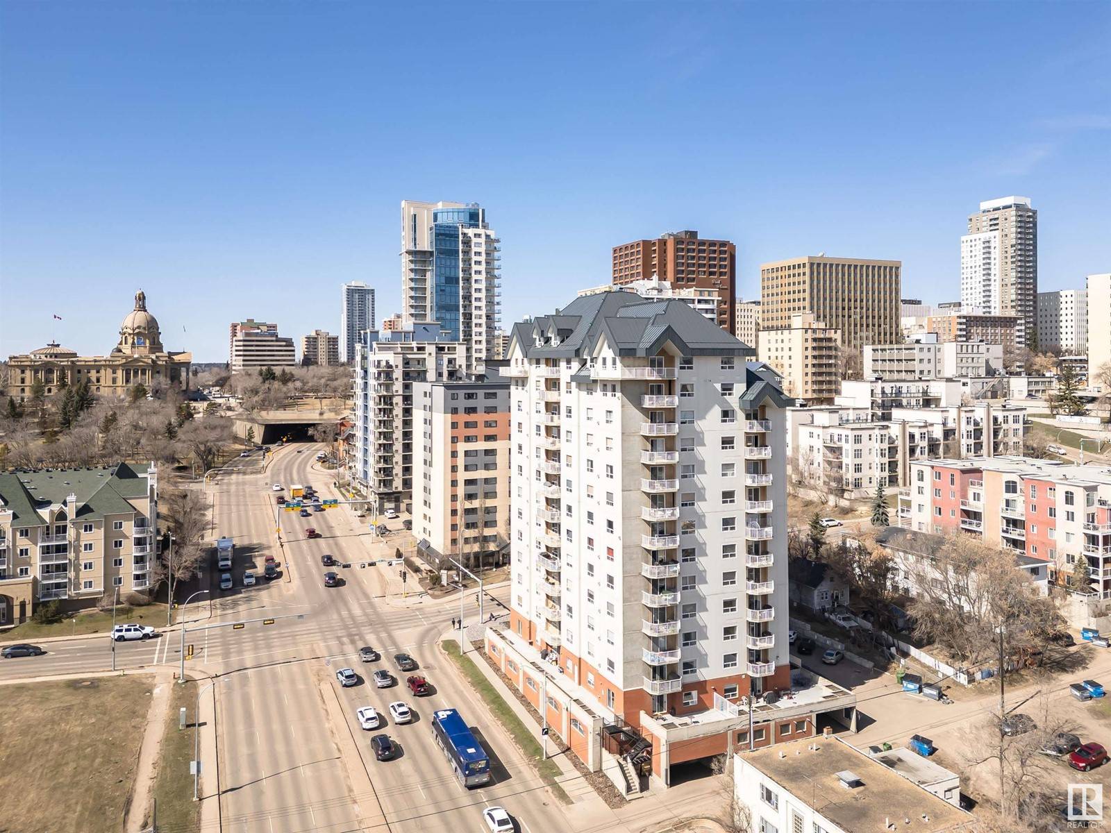 Edmonton, AB T5K2Y4,#404 9707 105 ST NW