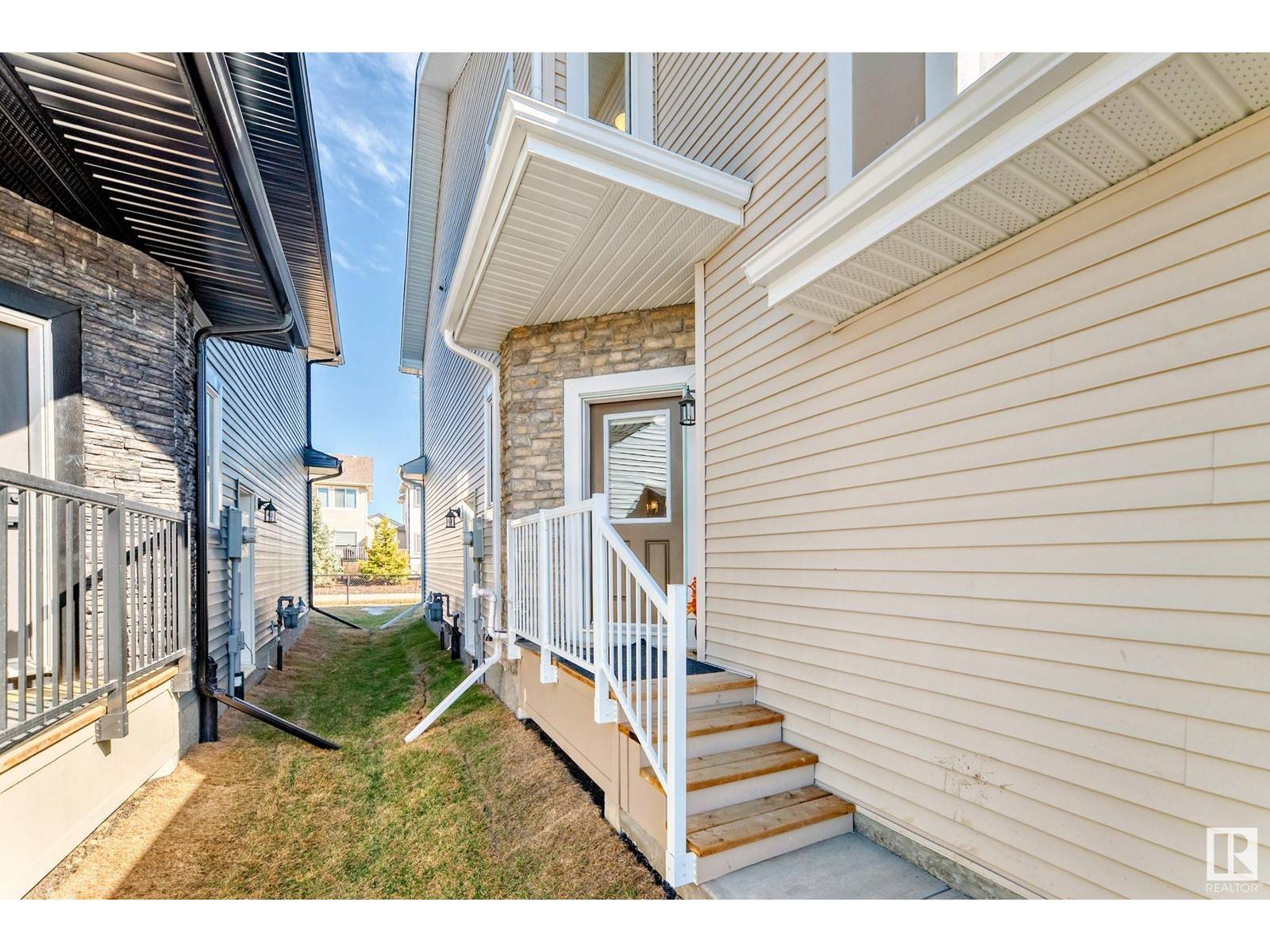 Edmonton, AB T6W5C6,16222 19 AV SW