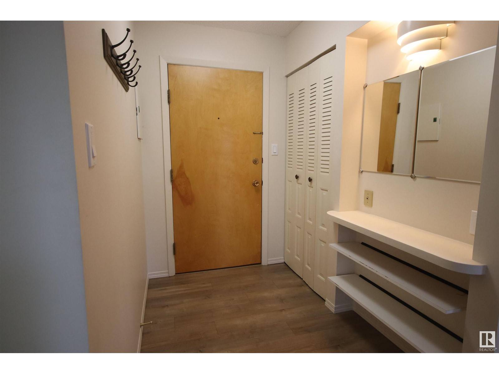 Edmonton, AB T6J4A9,#217 4404 122 ST NW