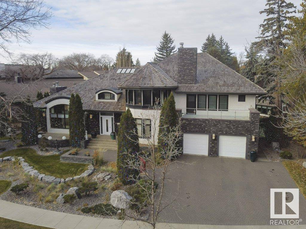 Edmonton, AB T5N3V2,11 WELLINGTON CR NW