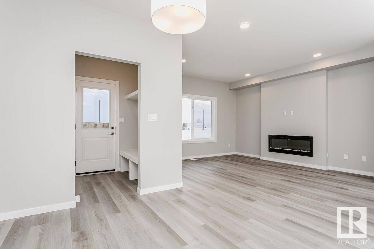 Edmonton, AB T6X1A3,2803 64 ST SW