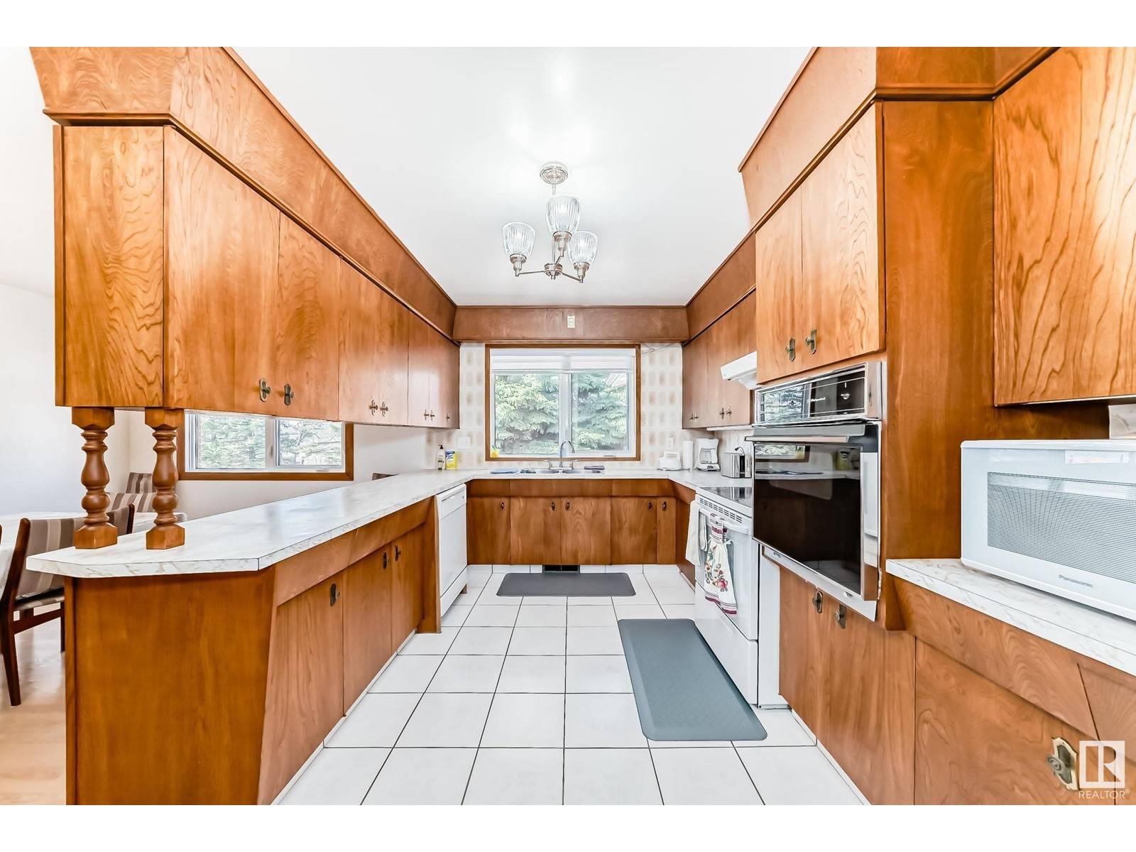 Edmonton, AB T5Y6J2,1850 232 AV NE