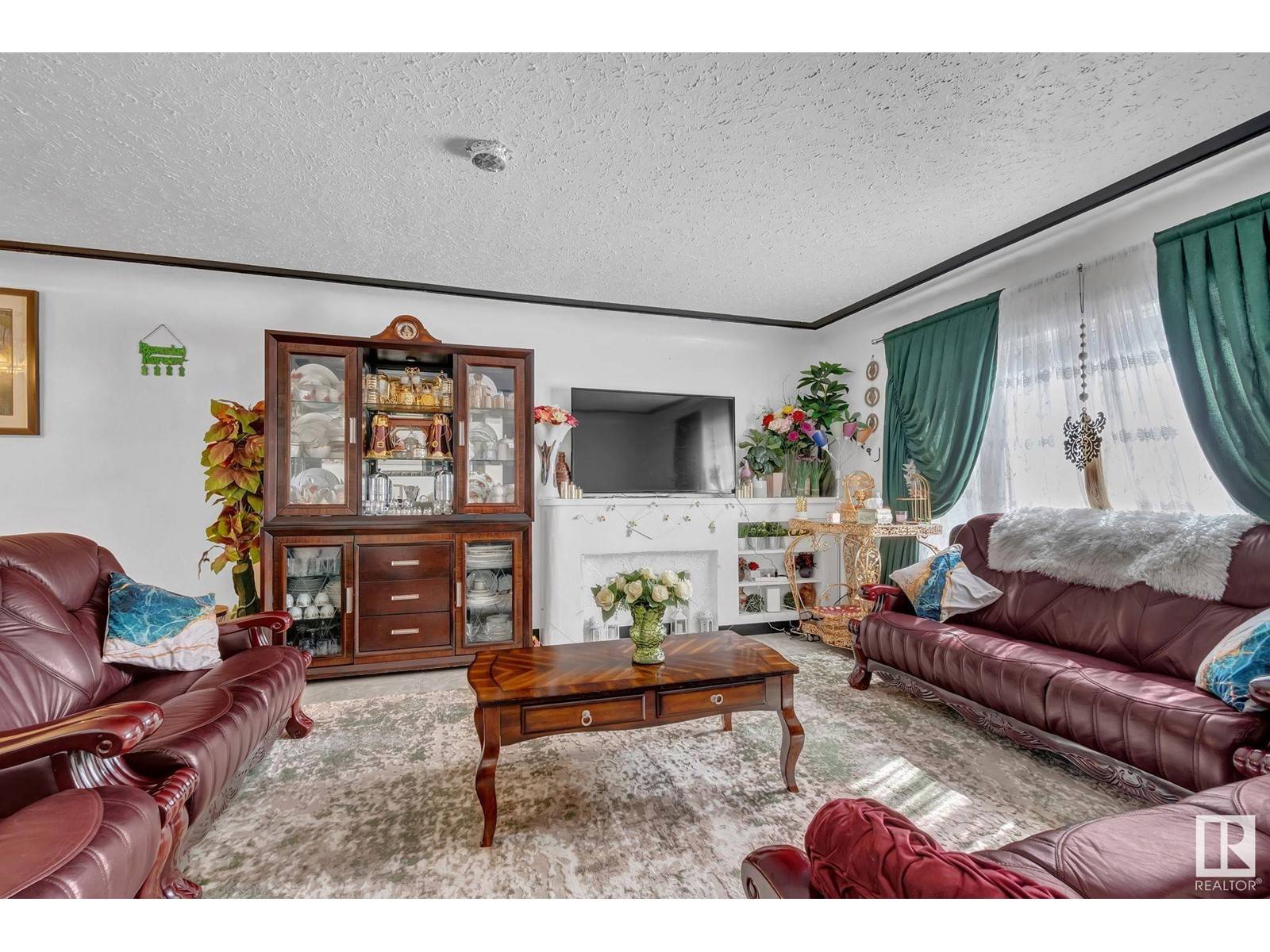 Edmonton, AB T5H1G8,11306 109A AV NW
