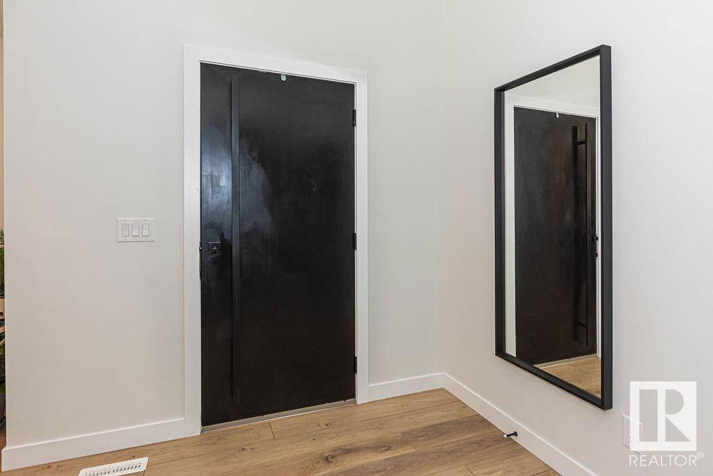 Edmonton, AB T6E1M3,9837 77 AV NW