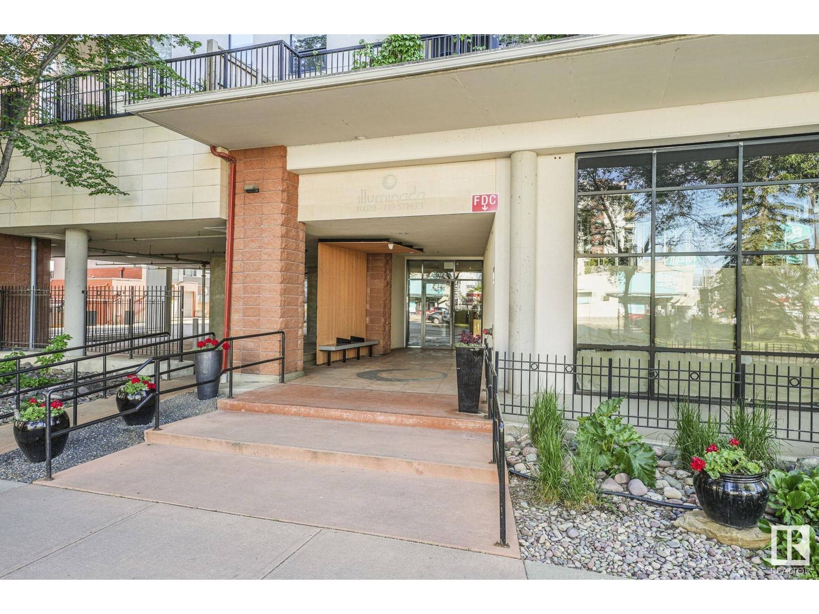 Edmonton, AB T5K1Y8,#601 10028 119 ST NW