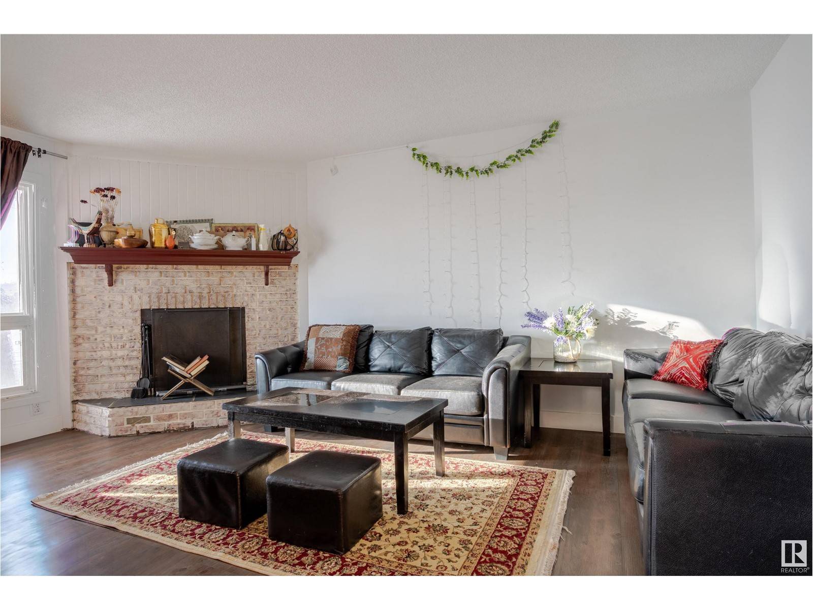 Edmonton, AB T5X4P8,210 WARWICK RD NW