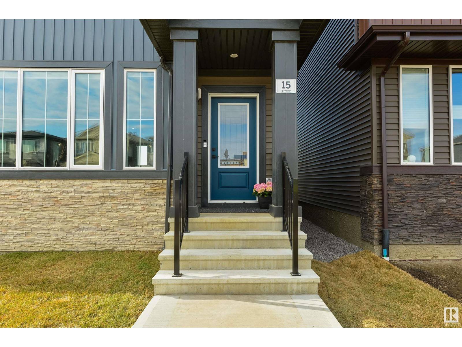 St. Albert, AB T8N7Z9,15 EDGEFIELD WY