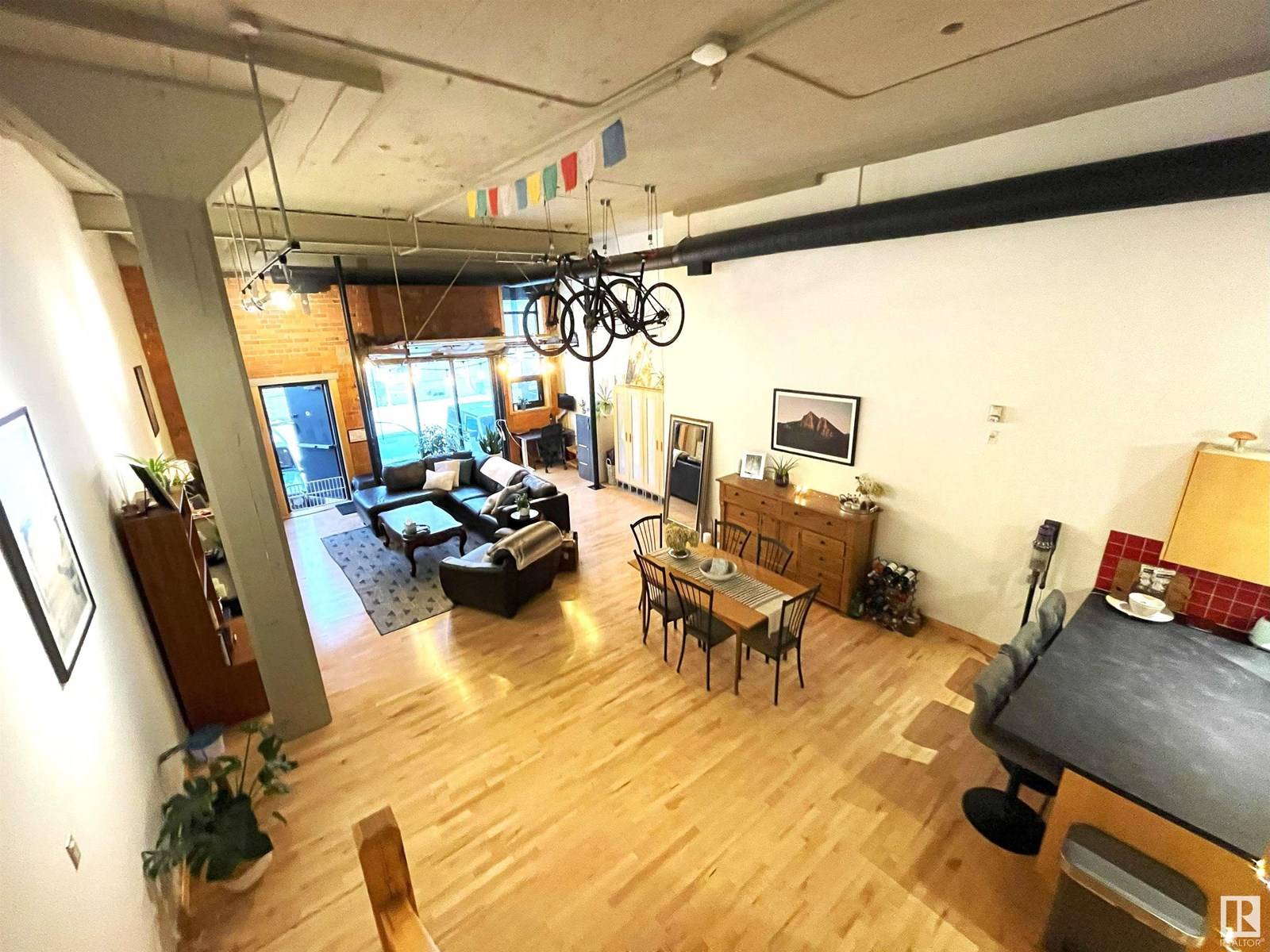 Edmonton, AB T5J5G2,#105 10265 107 ST NW