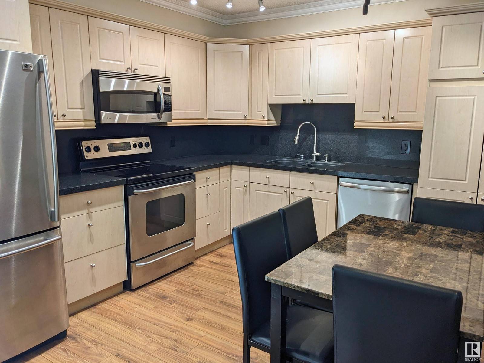 Edmonton, AB T5K2Y8,#101 10311 111 ST NW