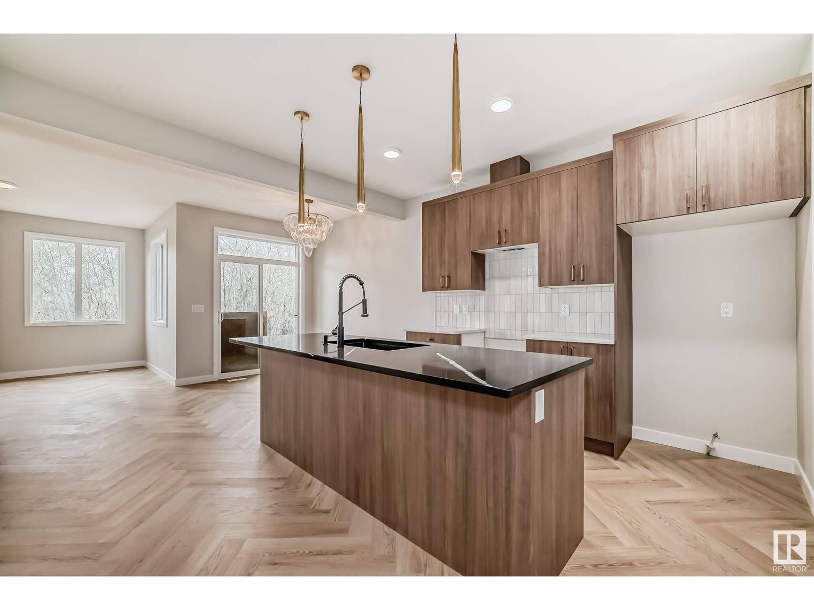 Edmonton, AB T6X3G4,2911 65 ST SW