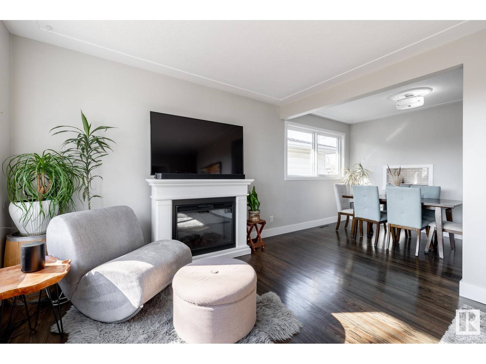 Edmonton, AB T6A3A2,9856 76 ST NW