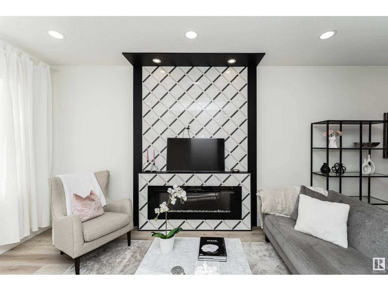 Edmonton, AB T6G1J3,7224 112 ST NW