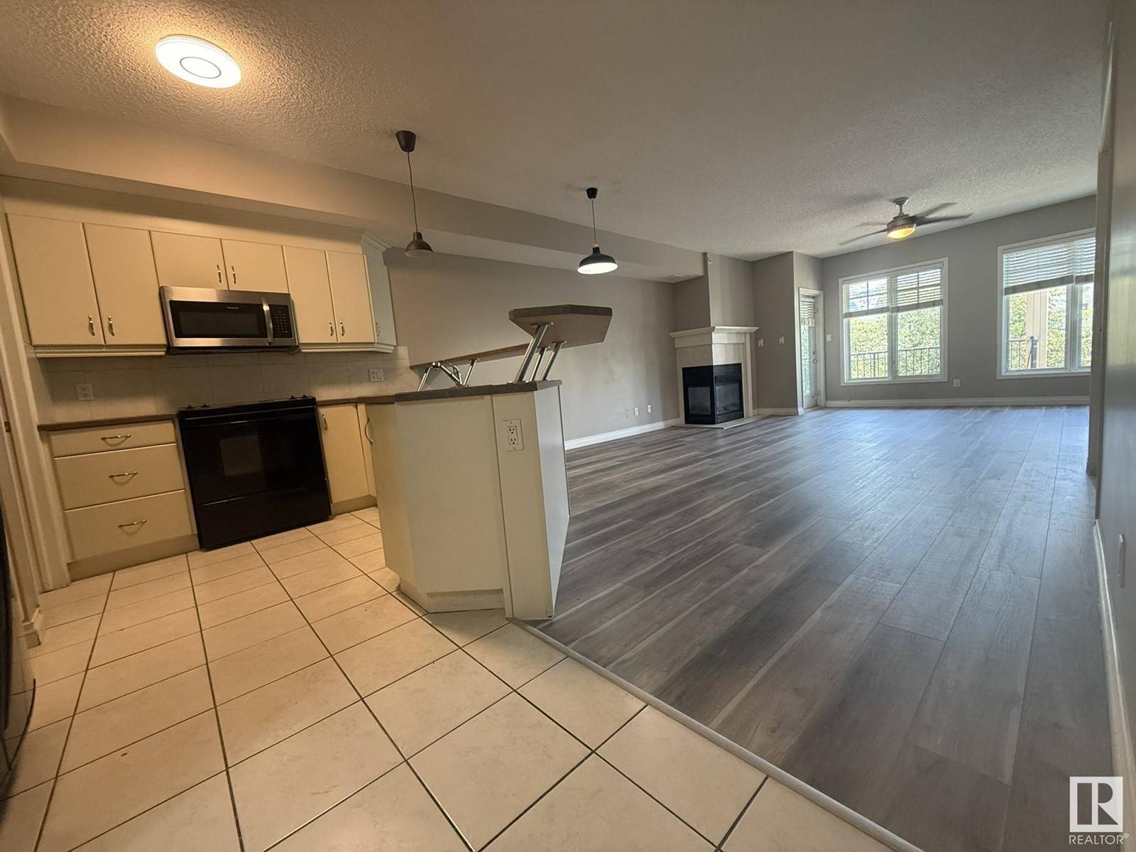 Edmonton, AB T6A4A5,#304 9803 96A ST NW