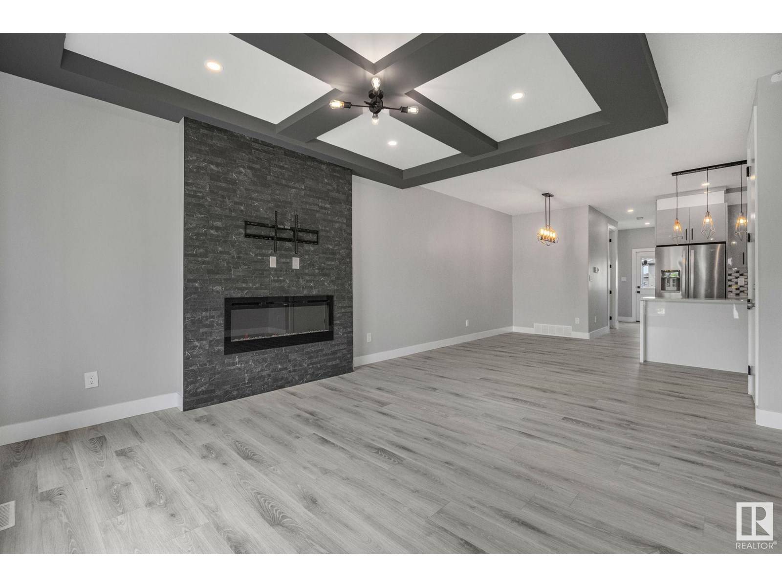 Edmonton, AB T6X2V9,9340 PEAR LI SW