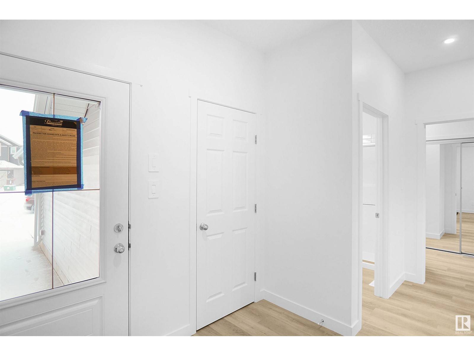 Edmonton, AB T6T2S7,1415 13 AV NW
