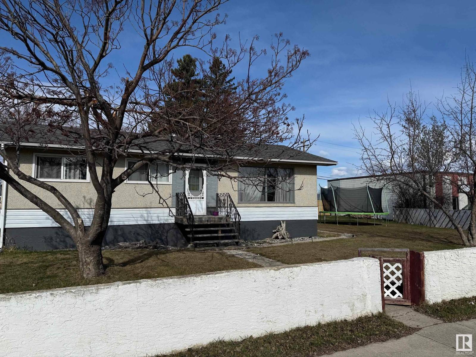 Drayton Valley, AB T7A1C5,5144 53 ST