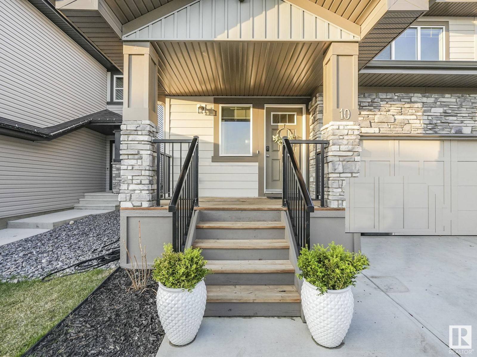 Spruce Grove, AB T7X0J3,10 AUTUMNWOOD CR