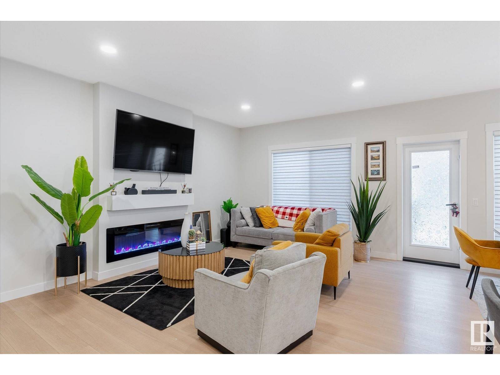 Edmonton, AB T5T7R3,23022 96A AV NW
