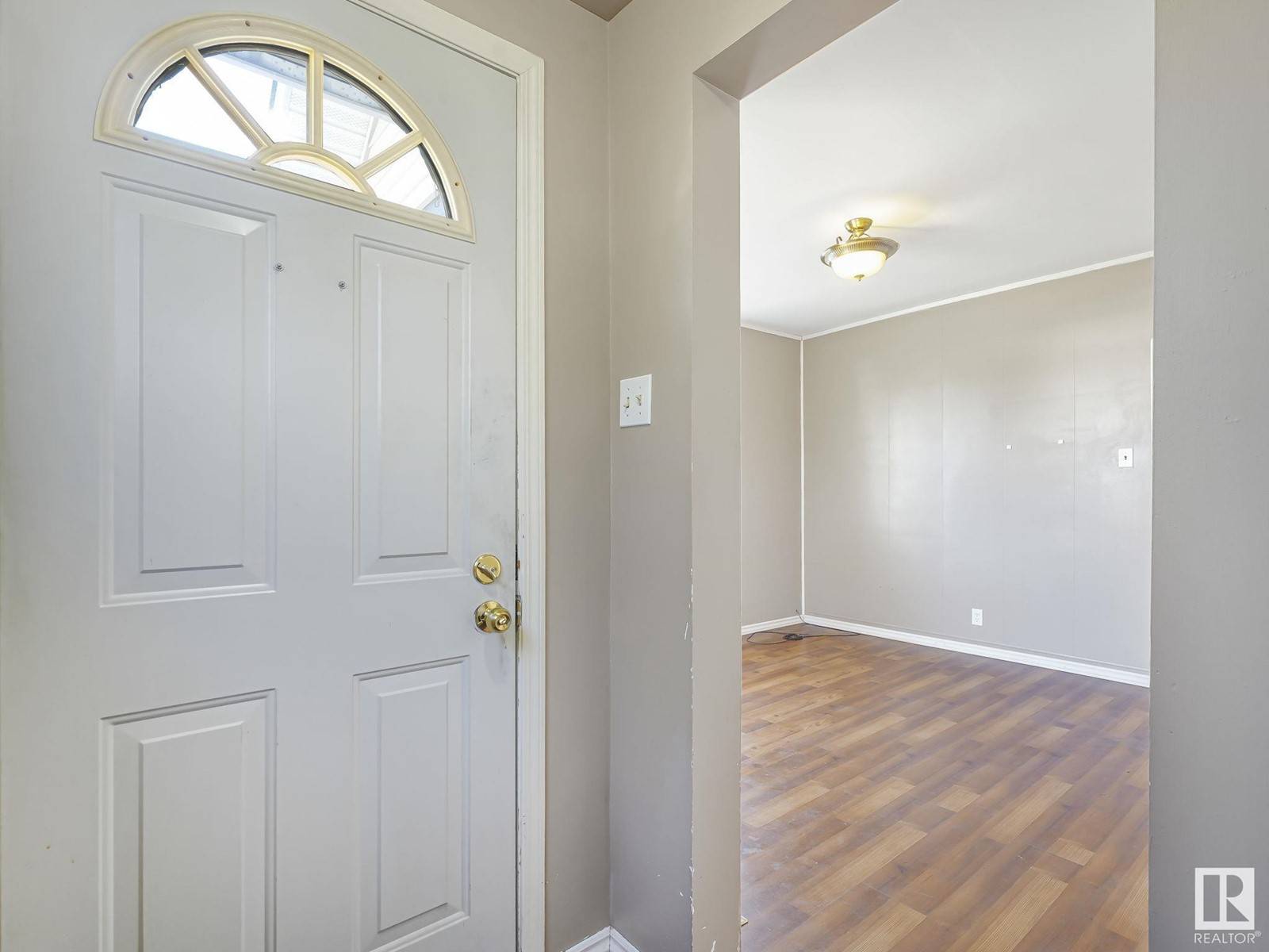 Edmonton, AB T6H1S8,10425 64 AV NW