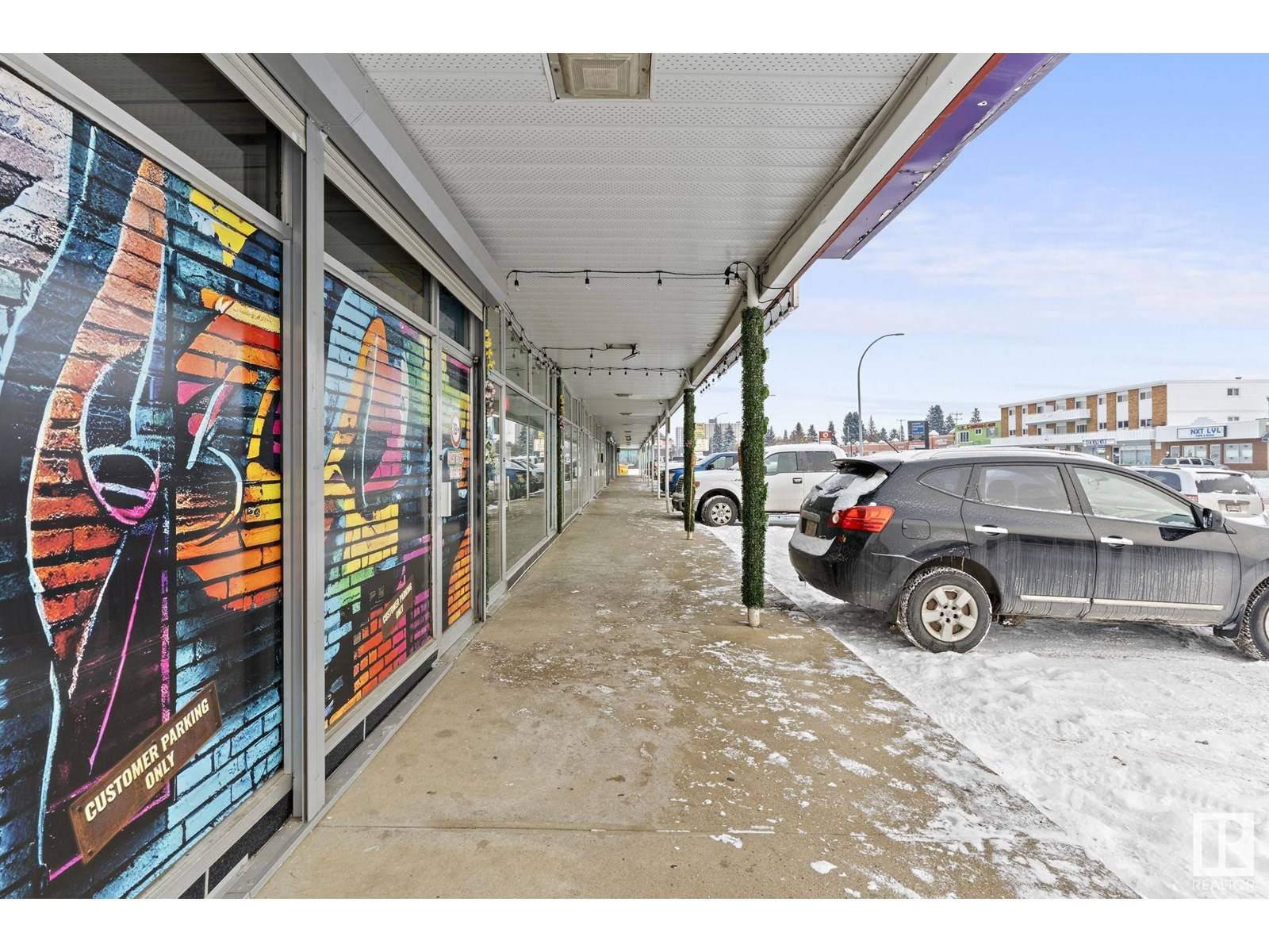 Edmonton, AB T6A0J1,7240 101 AV NW