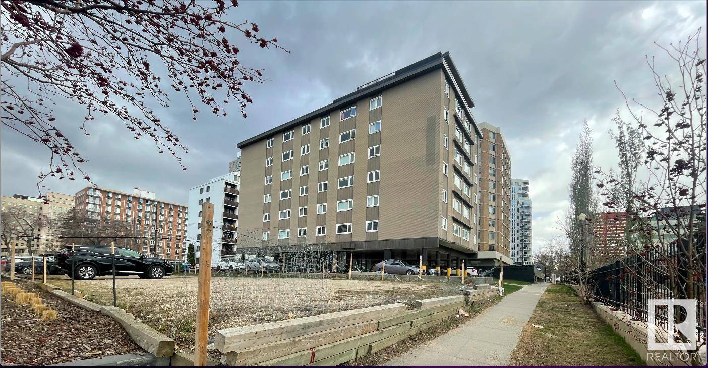 Edmonton, AB T5K1A6,9822 - 9824 105 ST NW