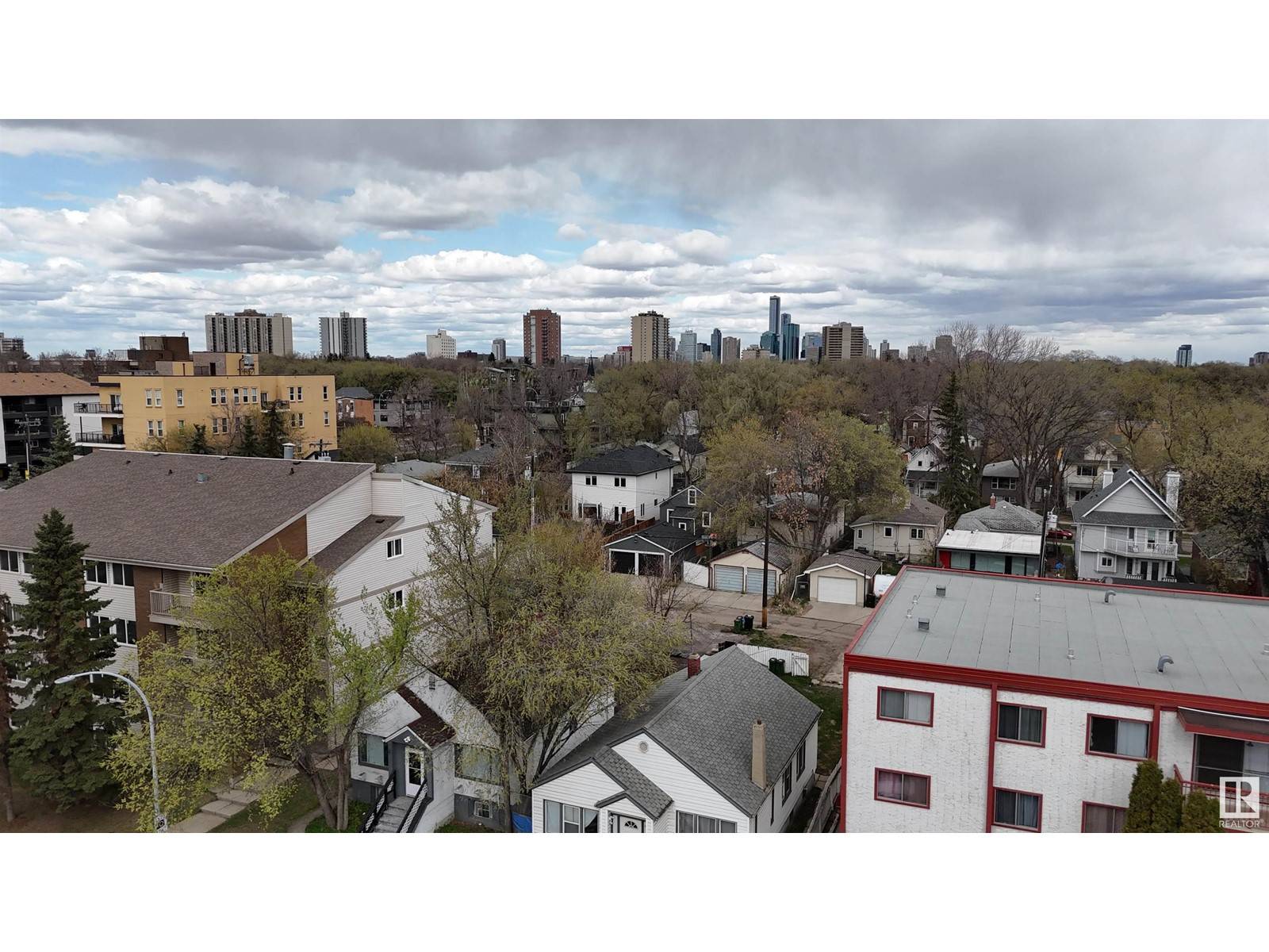 Edmonton, AB T6E1Y7,#4 9835 82 AV NW