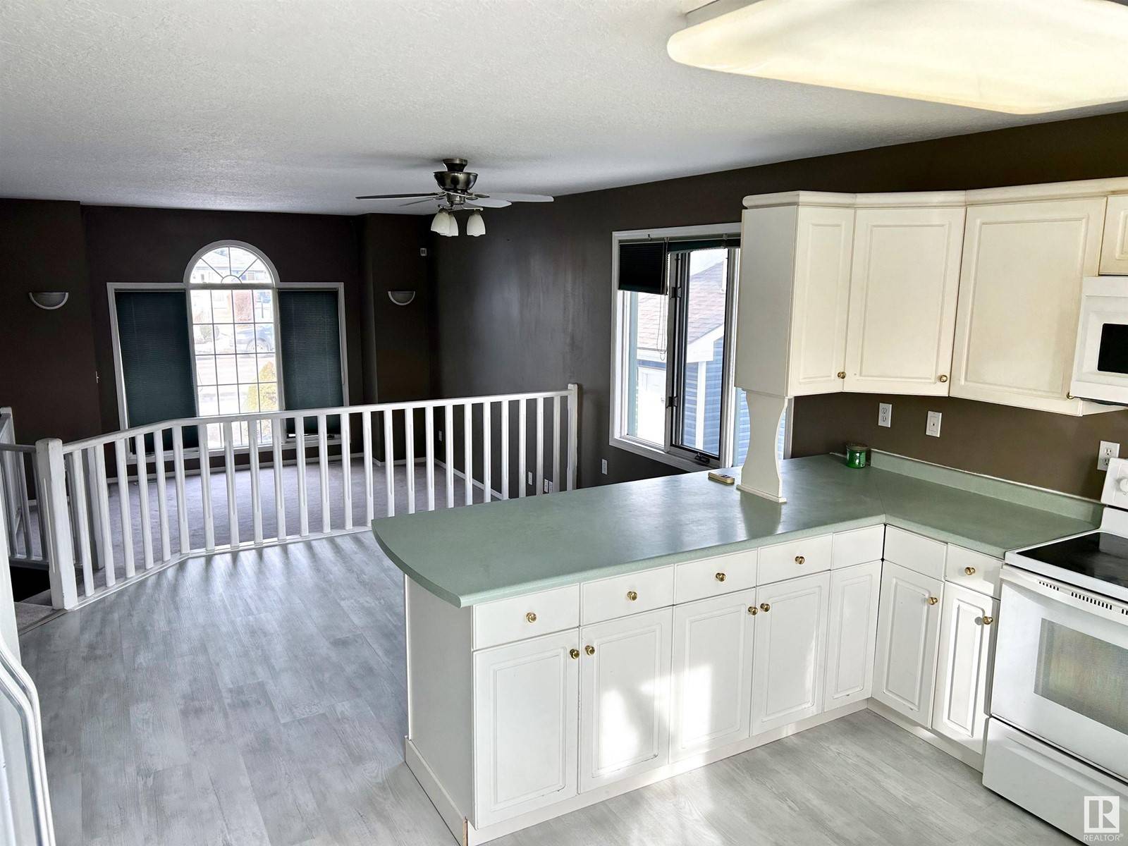 Whitecourt, AB T7S1C5,4008 55 AV