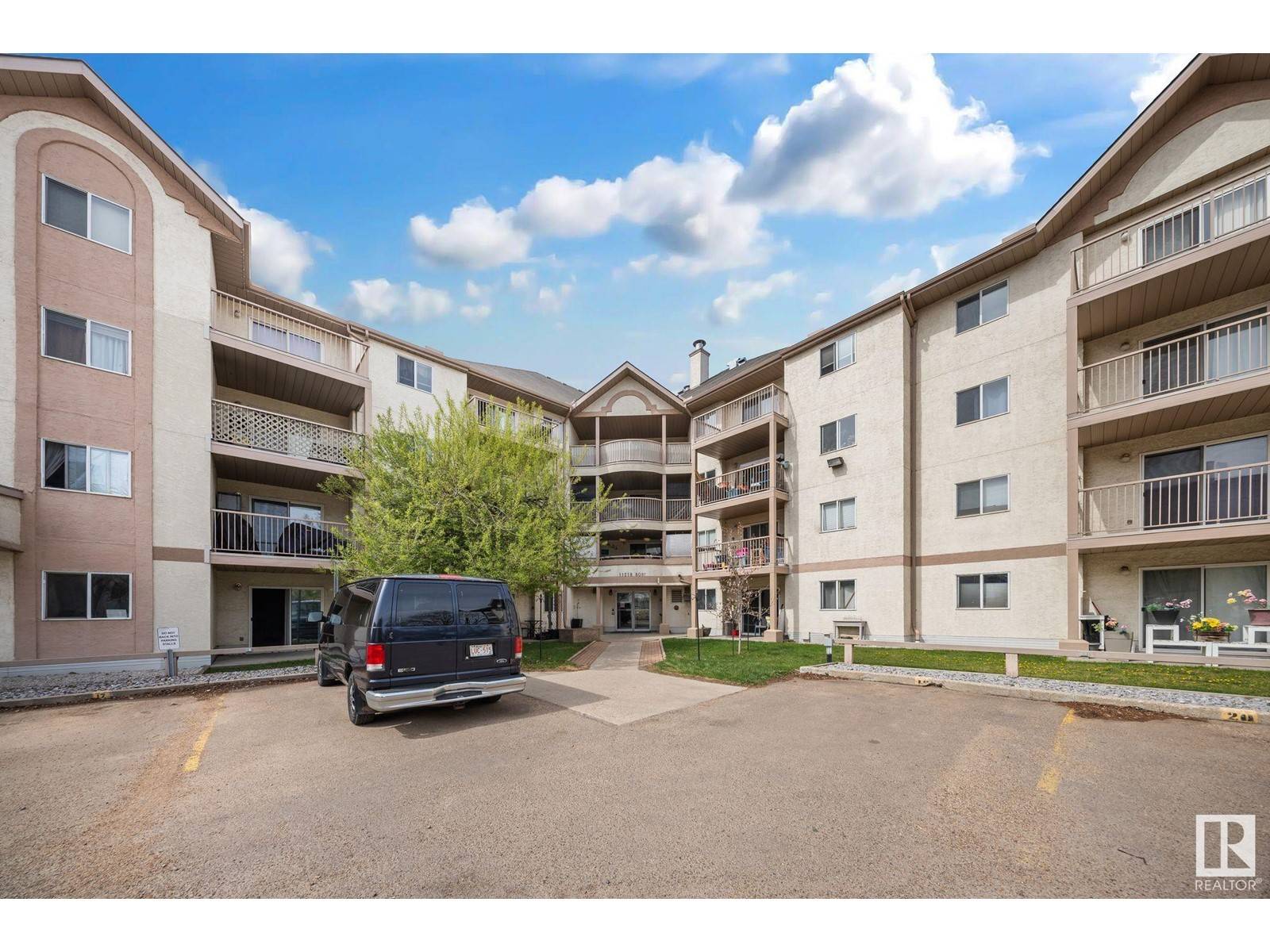 Edmonton, AB T5B4V9,#403 11218 80 ST NW