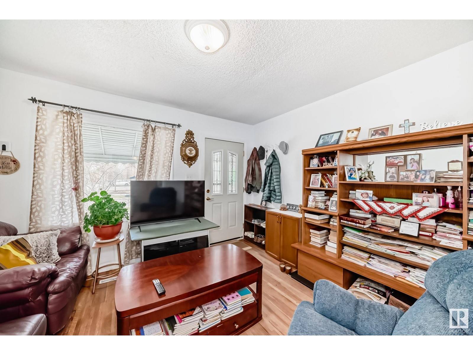 Edmonton, AB T5G1A2,11733 92 ST NW