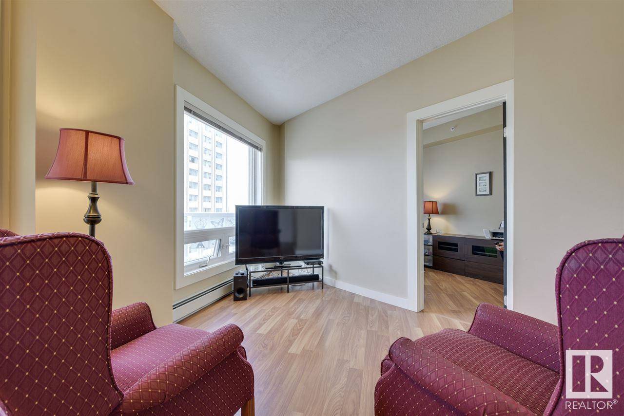 Edmonton, AB T5J0B5,#906 10136 104 ST NW