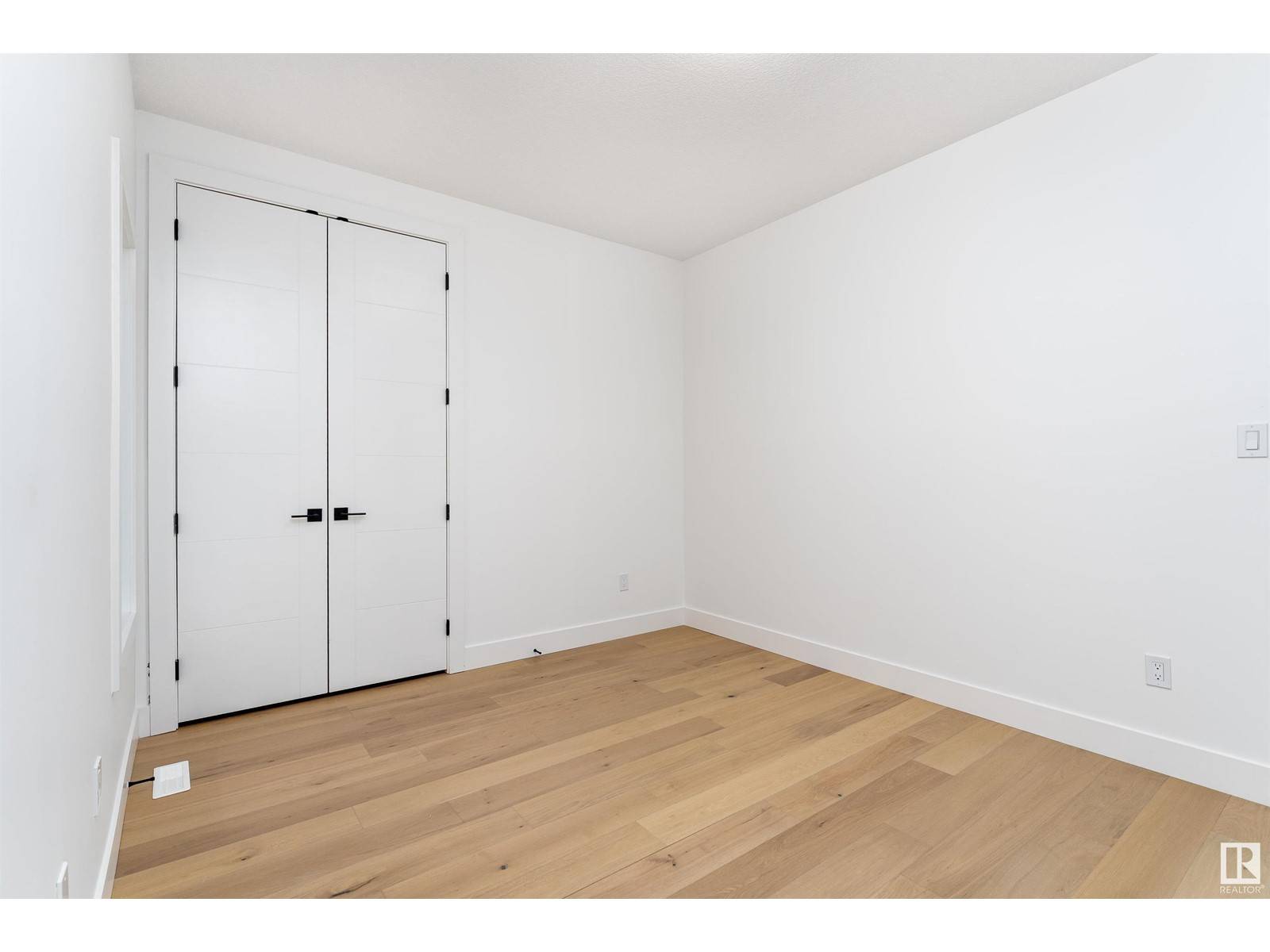 Edmonton, AB T6W5N6,7020 KIVIAQ CR SW