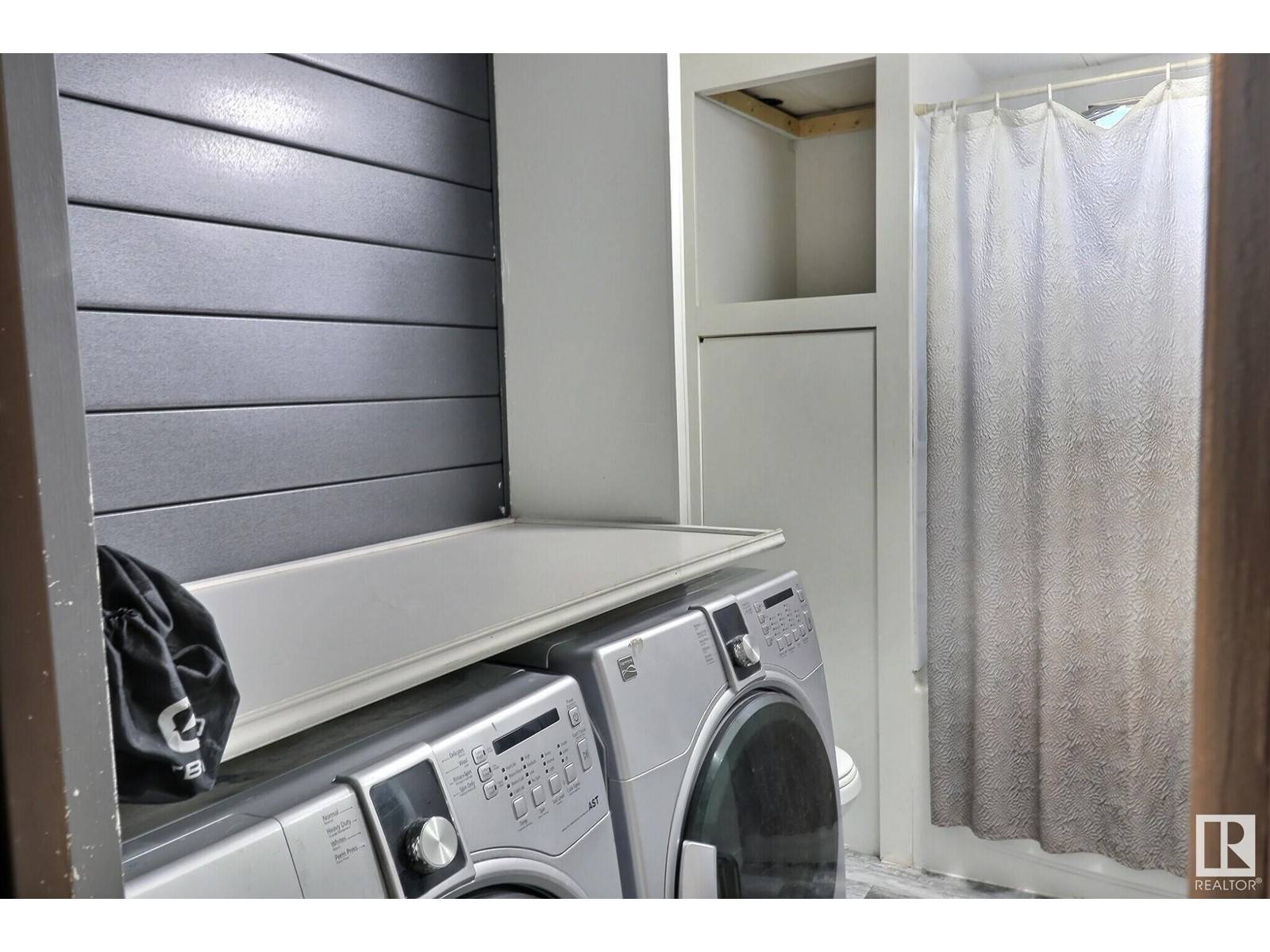 Edmonton, AB T5Y4M2,717 Evergreen PA NW