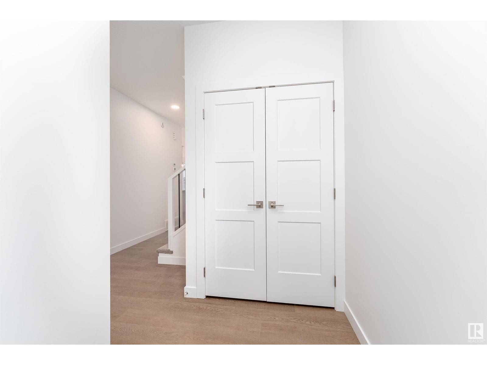 Edmonton, AB T5T7T1,22128 94 AV NW