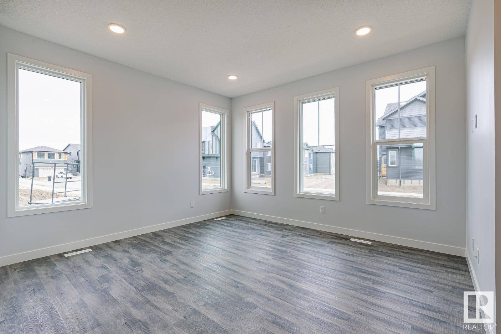 Edmonton, AB T6X2Y8,4047 Hawthorn LI SW