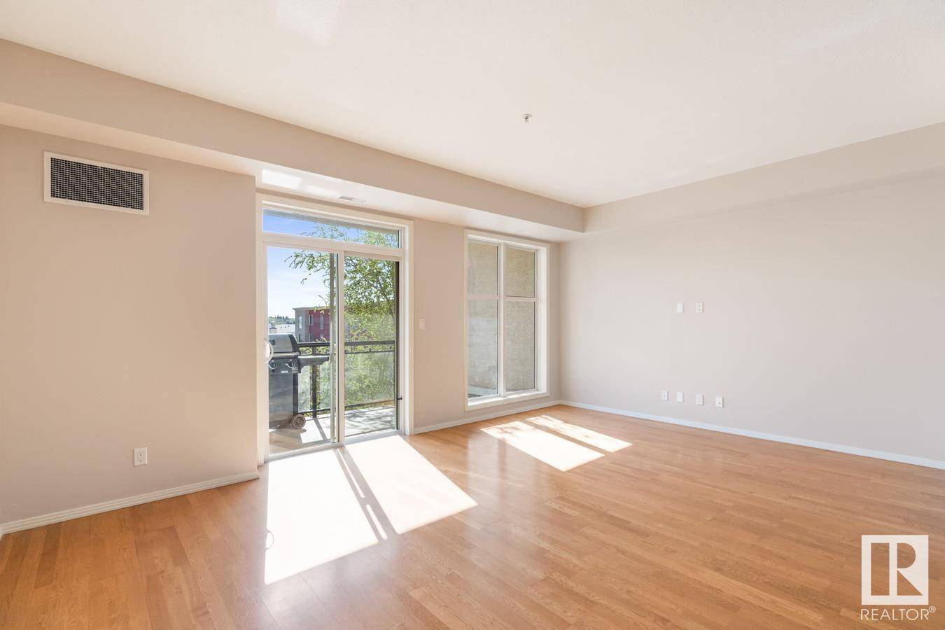 Edmonton, AB T5K0B2,#304 10503 98 AV NW
