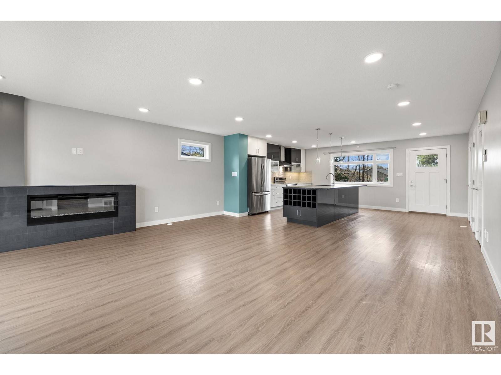 Edmonton, AB T5M0G8,12208 117 AV NW NW