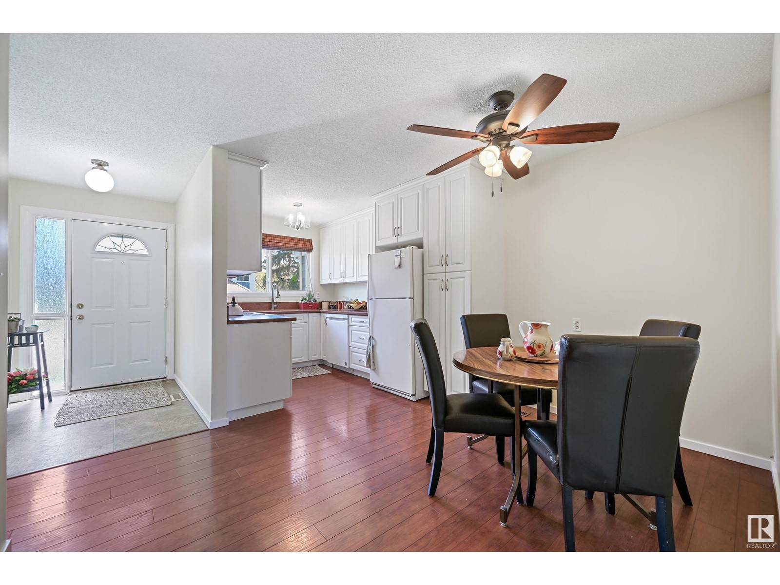 Edmonton, AB T5X4X2,9945 171 AV NW