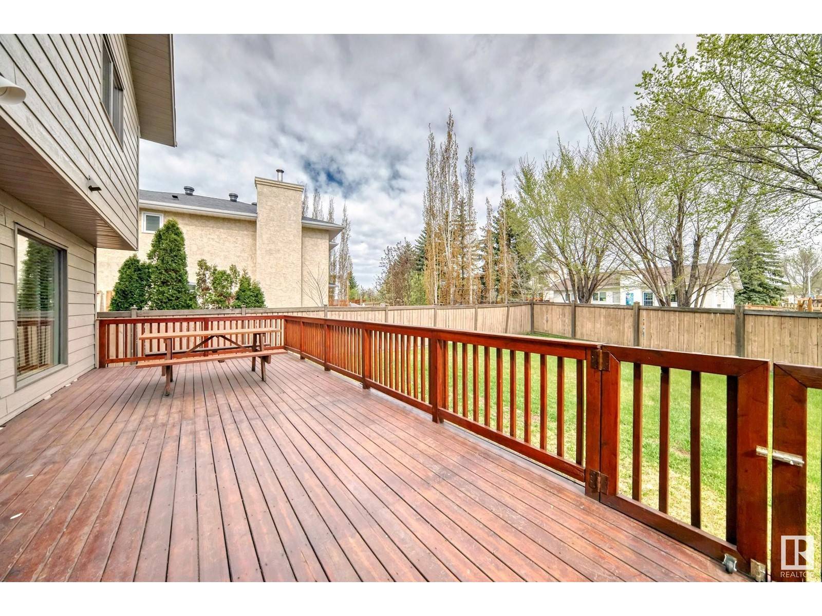 Edmonton, AB T6R2B1,351 BULYEA RD NW