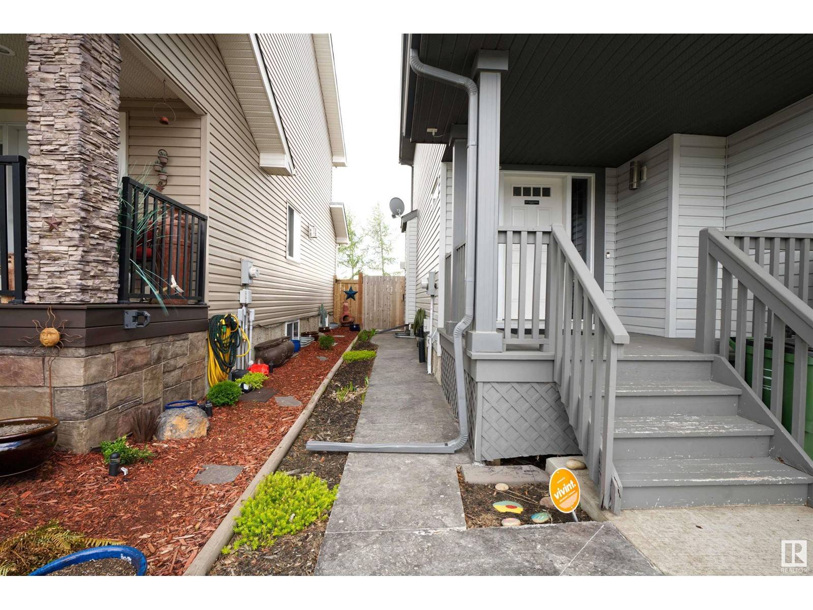 Edmonton, AB T5X6J9,10627 180 AV NW