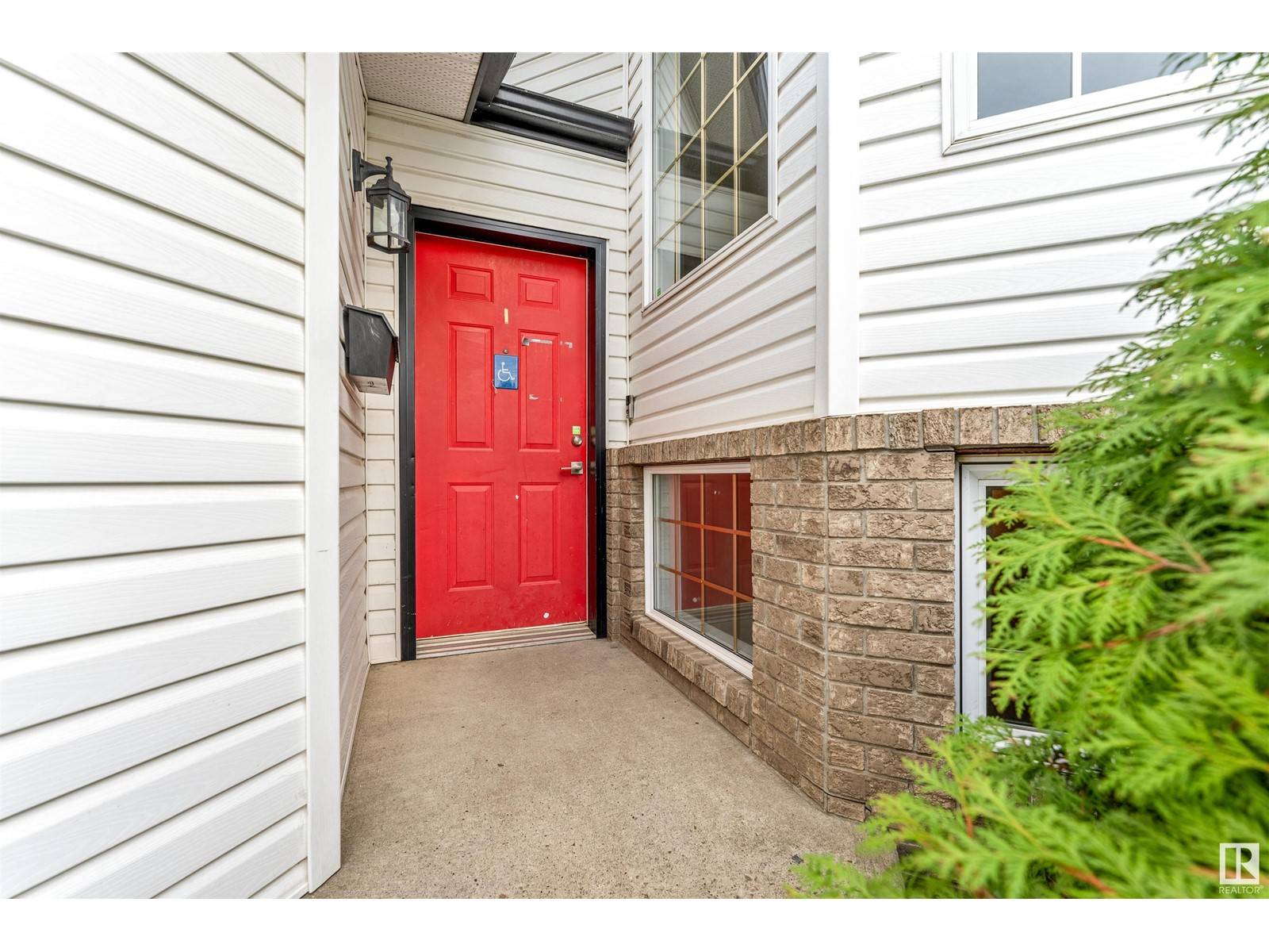 Edmonton, AB T6T1M4,2865 41 Ave NW