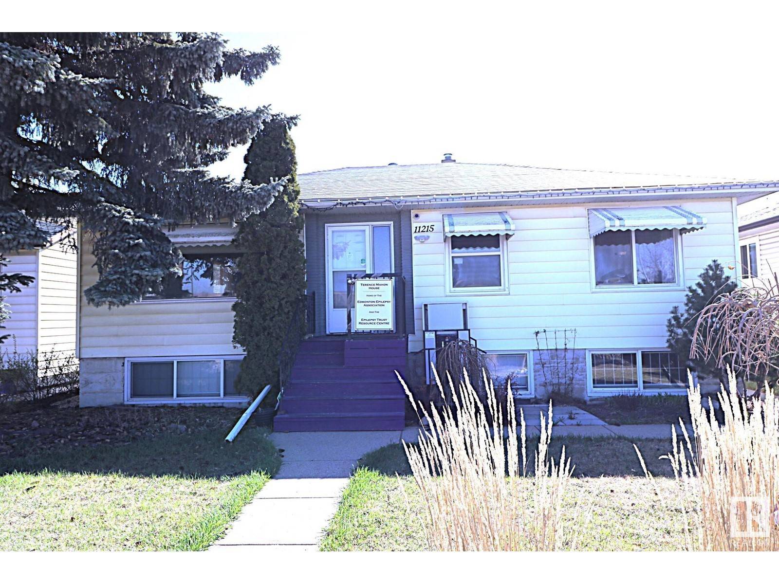 Edmonton, AB T5M3K2,11215 GROAT RD NW