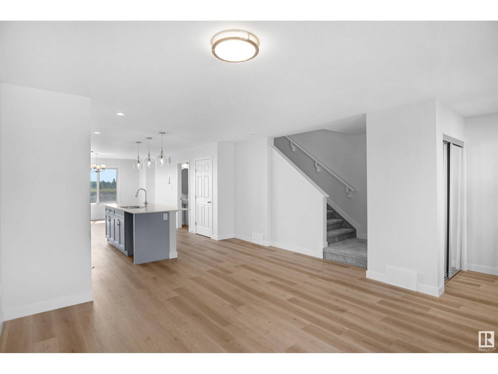 Edmonton, AB T5Y4E8,17358 6A ST NE