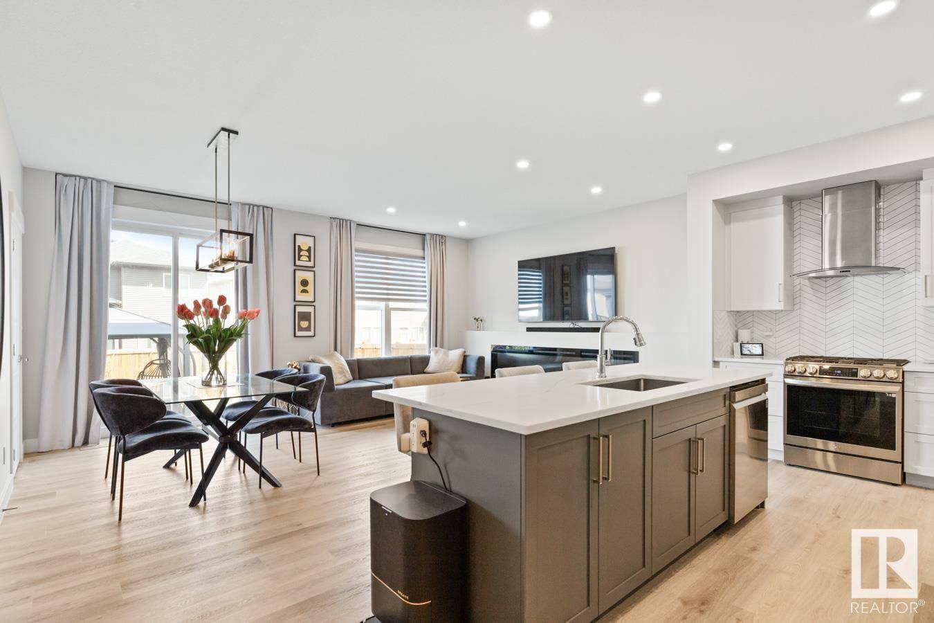 Edmonton, AB T5T7H5,22810 95A AV NW