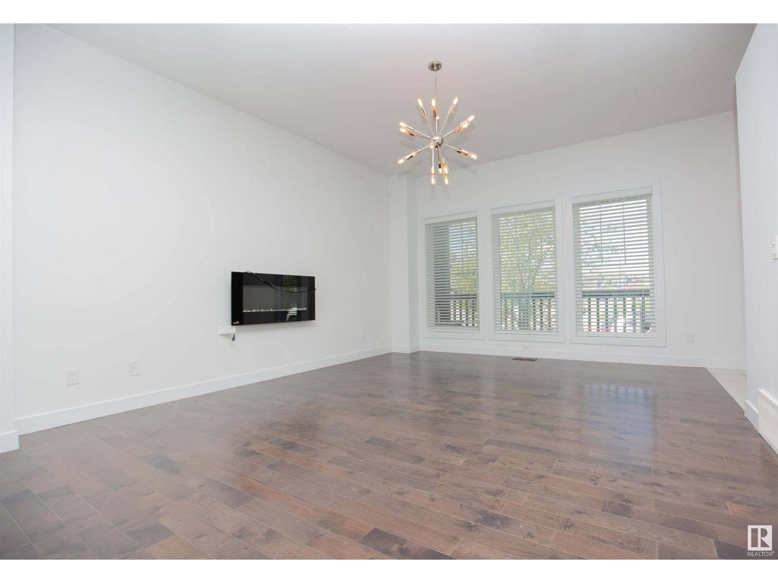 Edmonton, AB T6X2B7,526 ORCHARDS BV SW