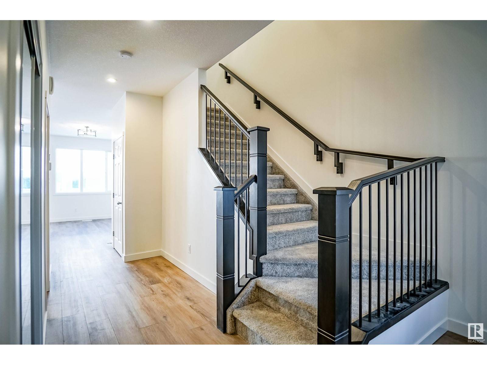 Edmonton, AB T5Y4E9,17345 6A ST NE