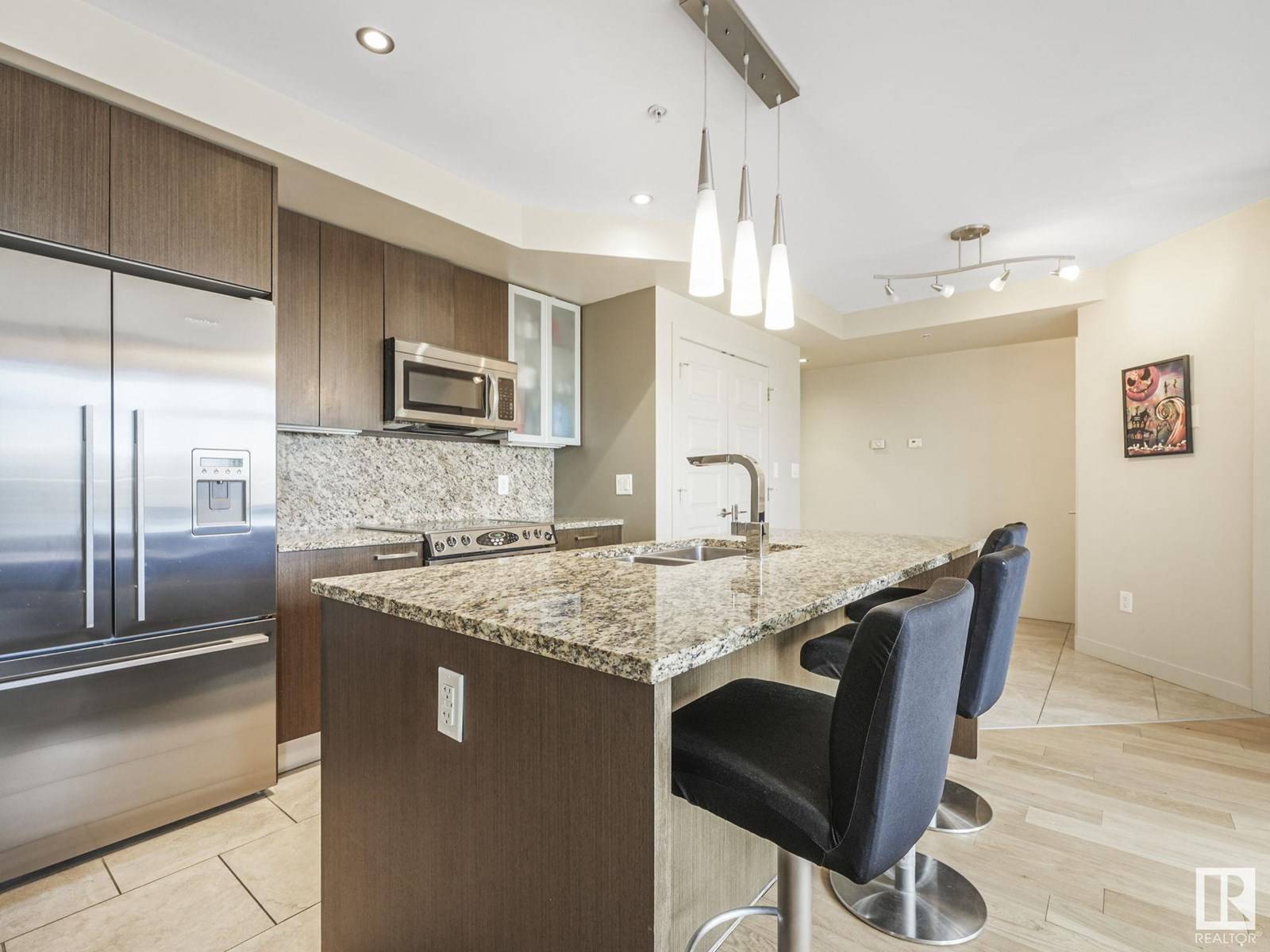 Edmonton, AB T5J0C2,#801 10388 105 ST NW